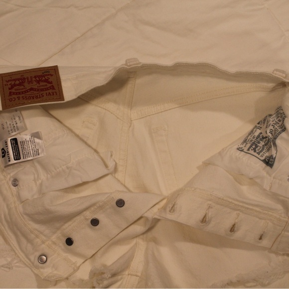 Levi's White Jean Shorts - Picture 3 of 3
